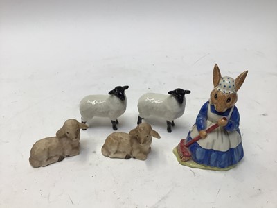 Lot 1081 - Wade Tom & Jerry, three Aynsley pigs, two Beswick sheep plus other collectible ornaments