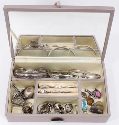 Lot 245 - Jewellery box containing silver and white metal jewellery