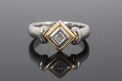 Lot 259 - Platinum diamond single stone ring