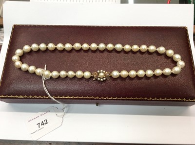 Lot 742 - Antique cultured pearl necklace with 9ct gold clasp in red leather box