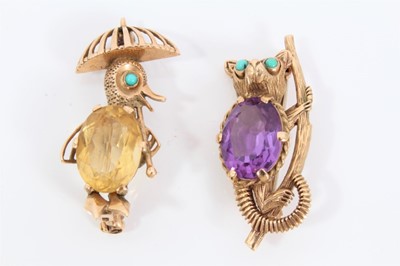 Lot 280 - Two 9ct gold gem set novelty brooches in the form of a penguin holding an umbrella and a bush baby holding a branch