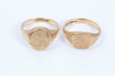 Lot 283 - Two 9ct gold signet rings