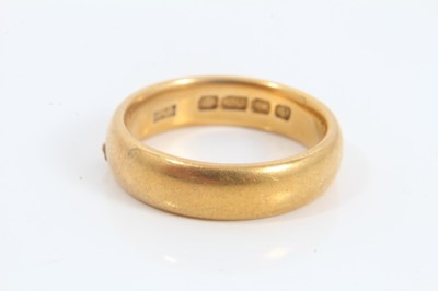 Lot 286 - 22ct gold wedding ring