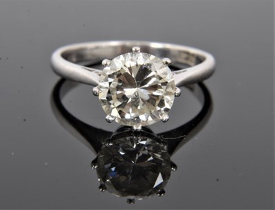 Lot 288 - Diamond single stone ring, 1.60cts, in platinum setting