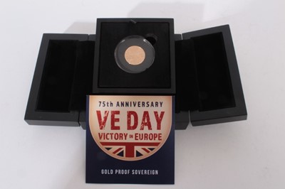 Lot 516 - Isle of Man - Gold proof sovereign '75th Anniversary VE Day' 2020 (cased with certificate of authenticity) (1 coin)