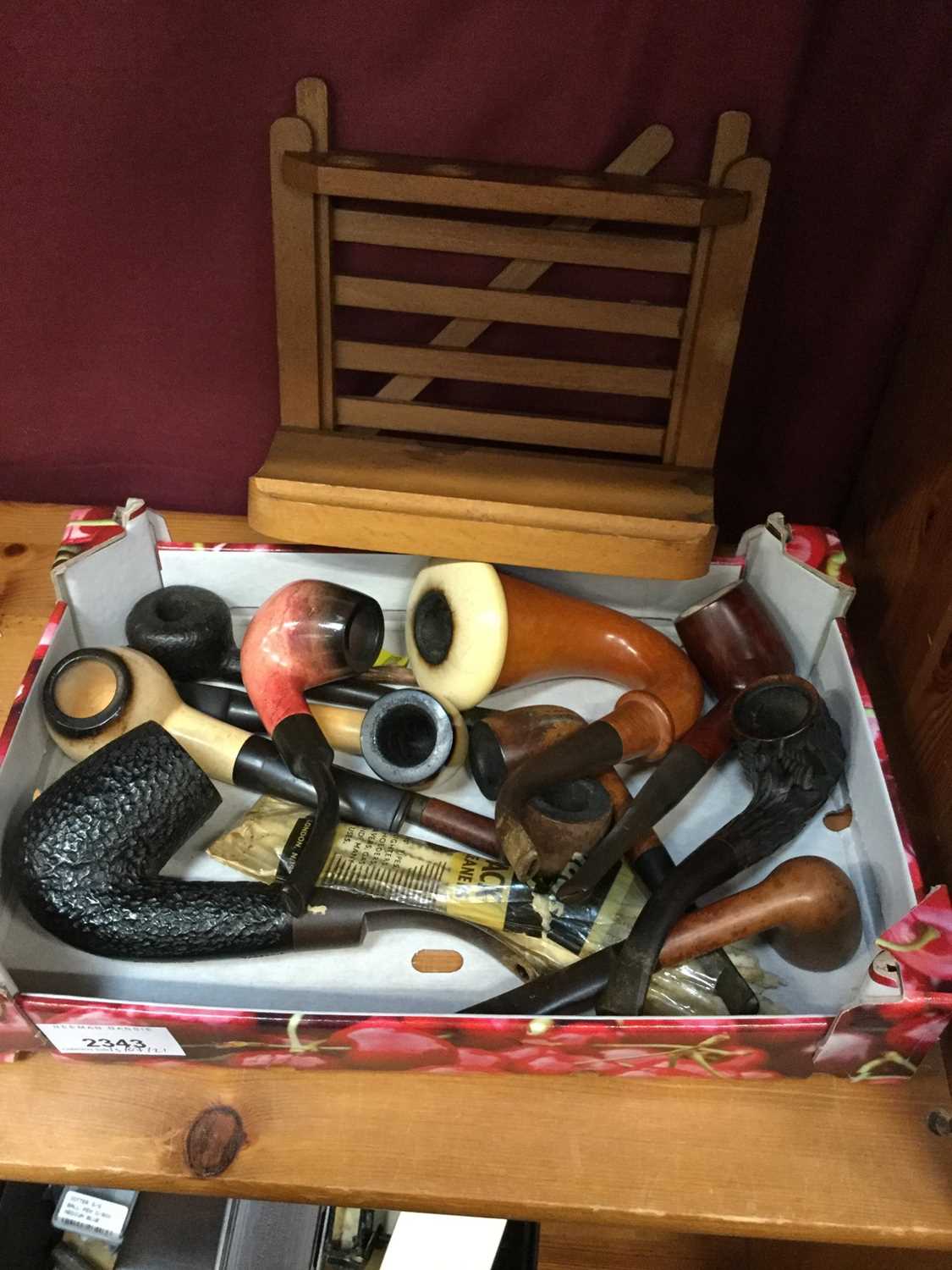 lot-2343-collection-of-old-smoking-pipes-including