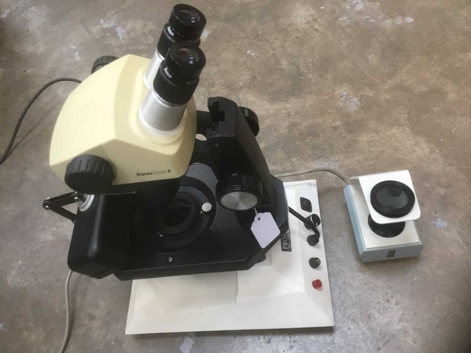 Lot 2350 - Leica StereoZoom 6 Digital Microscope