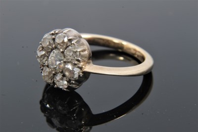 Lot 317 - Diamond flower head cluster ring