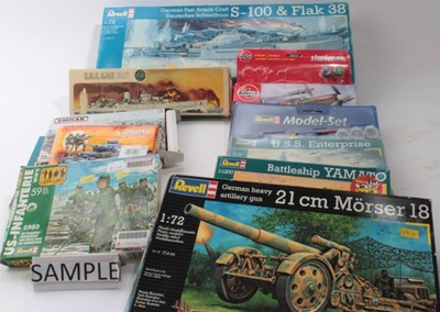 Lot 1719 - Selection of unconstructed model kits by various manufacturers to include Revell, Airfix and others in original boxes (4 boxes)