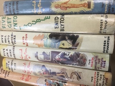 Lot 1566 - Enid Blyton Famous Five - six volumes with dust jackets