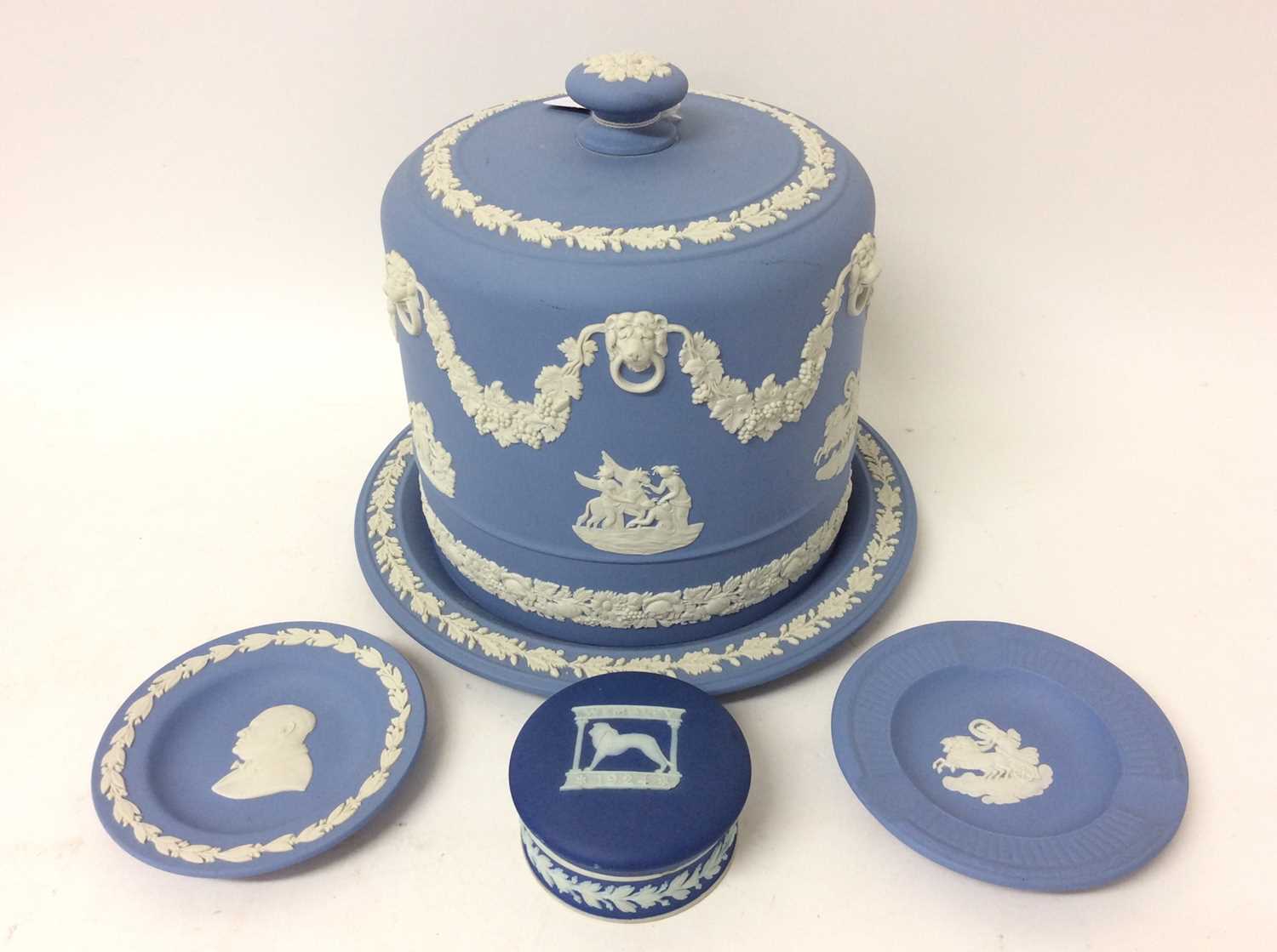 Lot 1199 - Wedgewood cheese dome