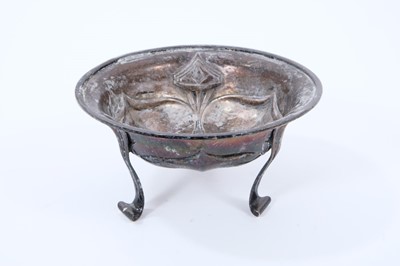Lot 411 - Late Victorian Art Nouveau silver dish by William Hutton & Sons Ltd, London 1899