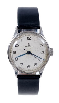 Lot 602 - 1940s gentlemen's Omega stainless steel wristwatch with manual wind Omega 15 jewel 23.4SC T1 calibre movement, numbered 9765017, the circular silvered dial with centre seconds and blued steel hands...