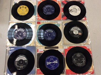 Lot 2091 - Box of 50 plushard to find single records including Magistrates, Mighty Avengers, Tony and the Velvets, Atmospheres, Billy Strange, Show Stoppers, Shoes, Russ Sainty, Larry Williams, Clyde McPhatte...