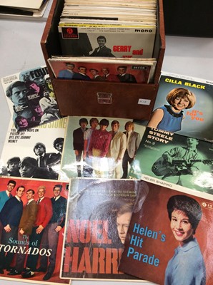 Lot 2102 - Single records including Traffic, Jethro Tull, TRex, Stones, Bowie, Floyd, Mott the Hoople, Manassas, Who, ELP, judns Priest, Fleetwood Mac, Wizzard, Byrds, Mc Coys, Moody Blues, Move, proud harem...