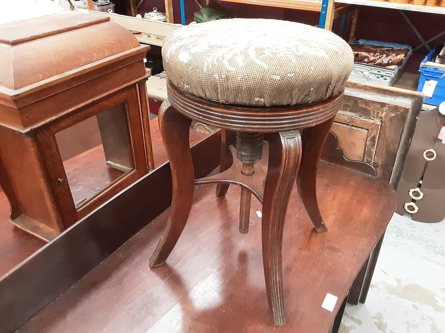 Lot 901 - 19th century mahogany adjustable piano stool