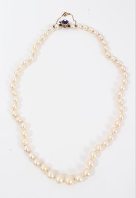 Lot 543 - Cultured pearl necklace