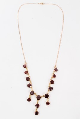 Lot 542 - 9ct Gold and garnet fringe necklace