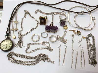 Lot 669 - Group silver and white metal jewellery