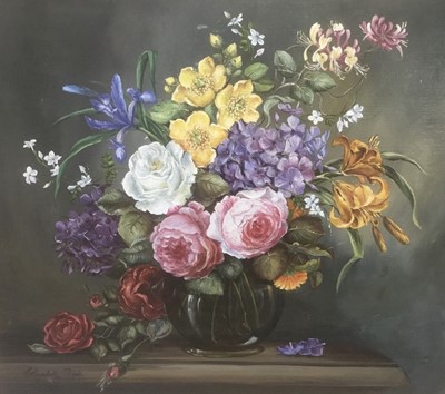 Lot 269 - Elizabeth Meek, 20th , oil on board - still life of summer flowers in a vase, signed, 38cm x 43cm, in gilt frame