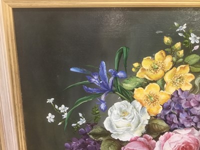Lot 269 - Elizabeth Meek, 20th , oil on board - still life of summer flowers in a vase, signed, 38cm x 43cm, in gilt frame