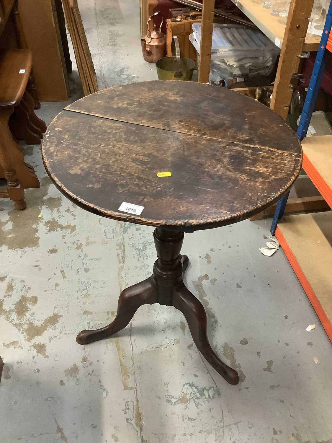 Lot 1016 - George III oak wine table with circular tilt top on tripod base