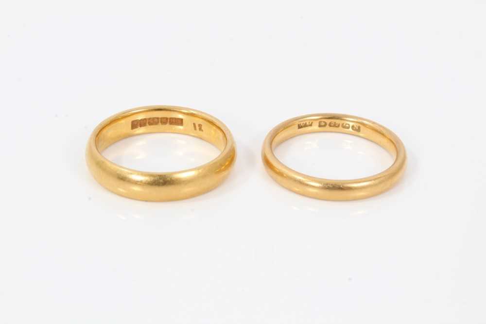 Lot 532 - Two 22ct gold wedding rings