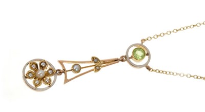 Lot 500 - Edwardian 15ct gold peridot and seed pearl pendant necklace