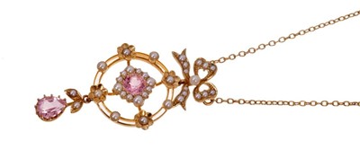 Lot 502 - Edwardian 15ct gold pink stone and seed pearl pendant necklace on chain