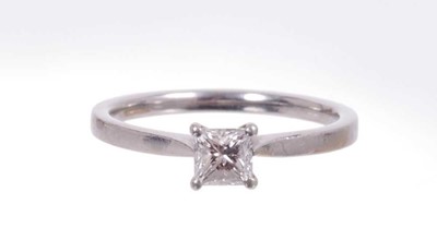 Lot 554 - Diamond solitaire engagement ring