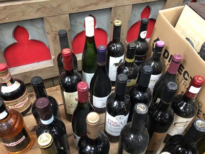 Lot 29 - 39 mixed bottles of wine