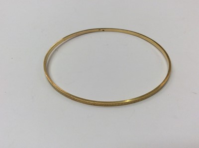 Lot 670 - Gold (stamped 585) bangle