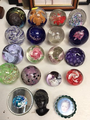 Lot 462 - Collection of glass paperweights