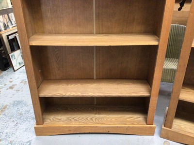 Lot 866 - Pair contemporary light oak effect bookcase with four shelves H177, W95, D29cm