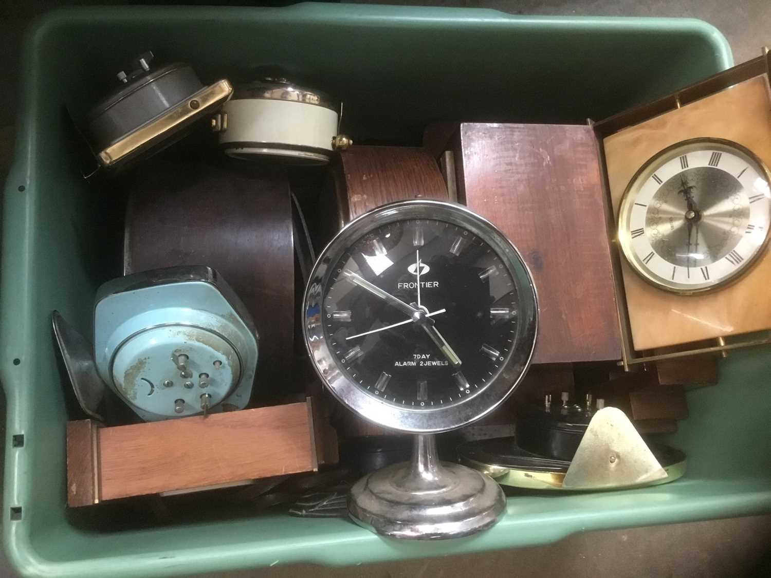 Lot 199 - Box of vintage clocks, together with books