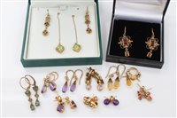 Lot 1516 - Group of gold and yellow metal gem set...