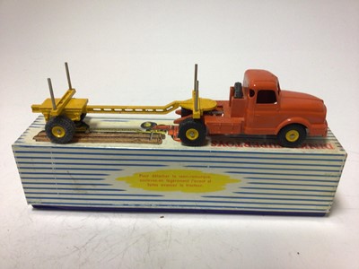 Lot 2003 - Dinky (French issue) Supertoys Williams tractor and lumber carrier No. 897 boxed