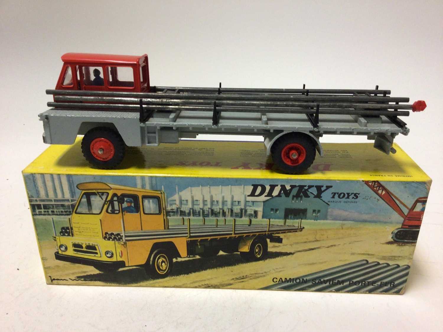 Lot 2005 - Dinky (French issue) Camion Savien Porte-Fer No. 885 boxed