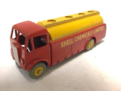 Lot 2011 - Dinky A-E-C tanker Shell Chemicals No. 591 boxed