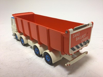 Lot 2017 - Dinky Leyland dump truck with tilt cab No. 925 boxed
