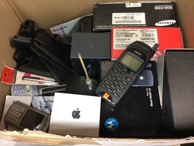 Lot 268 - One box containing a large quantity of mobile phones to include Nokias, iPhones and Samsungs (qty)