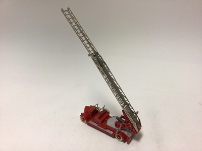 Lot 2027 - Dinky Supertoys (French issue) fire engine with extending ladder No. 899 boxed