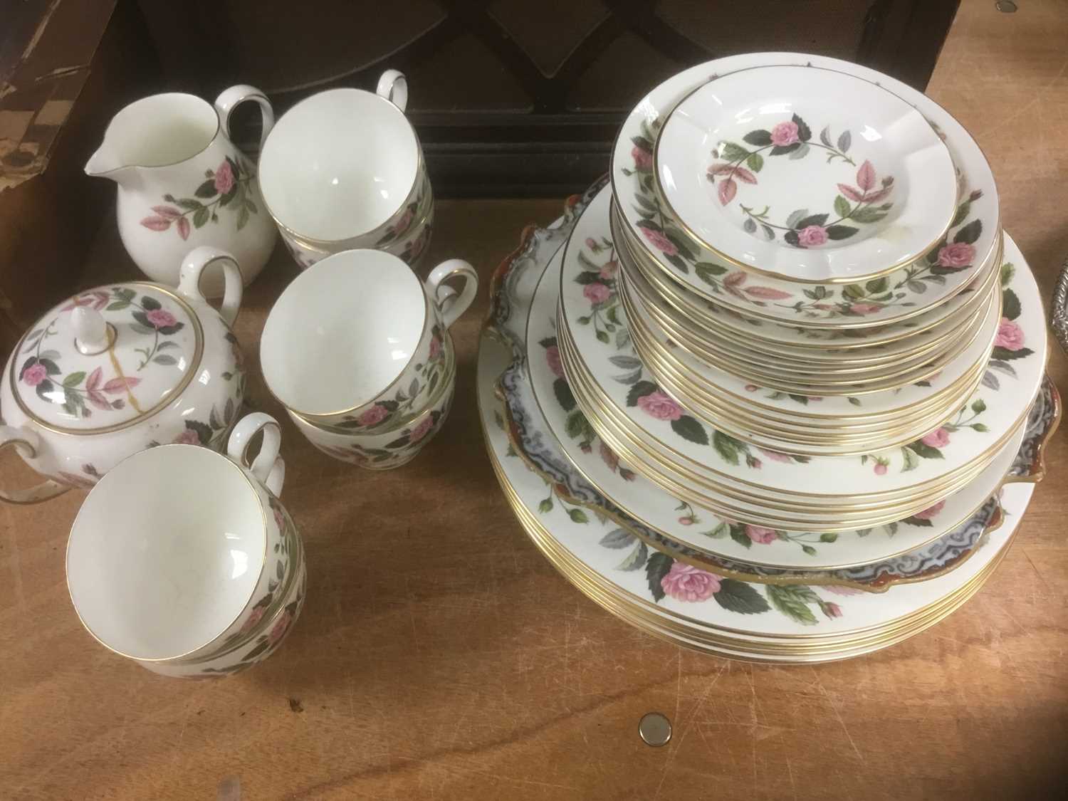 Lot 401 - Wedgwood tea service with pink rose decoration