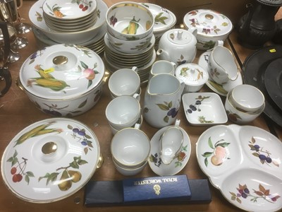 Lot 411 - Collection of Royal Worcester Evesham tablewares