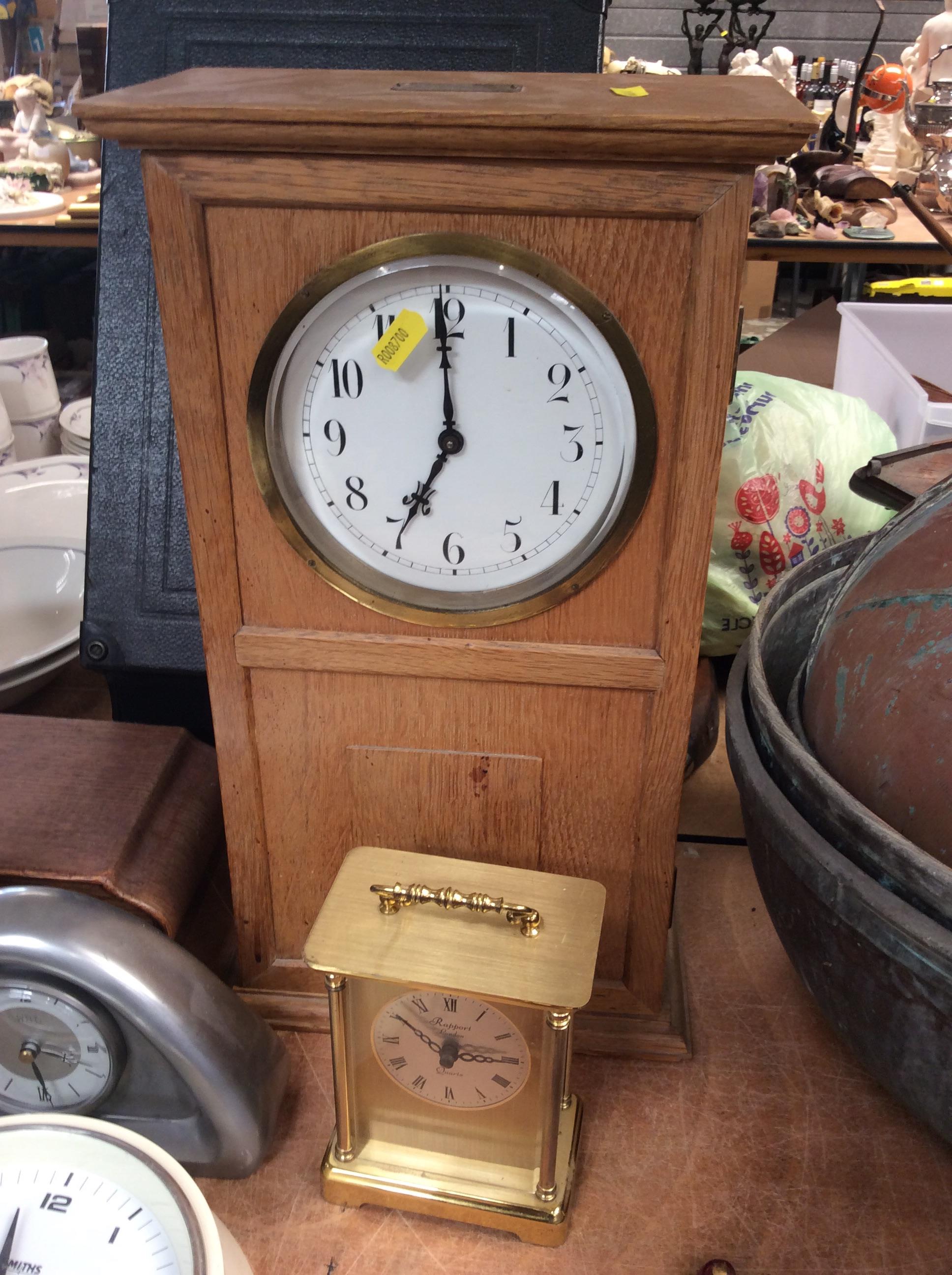 Committee Clock Lot 442 - Group various mantle clocks, anniversary