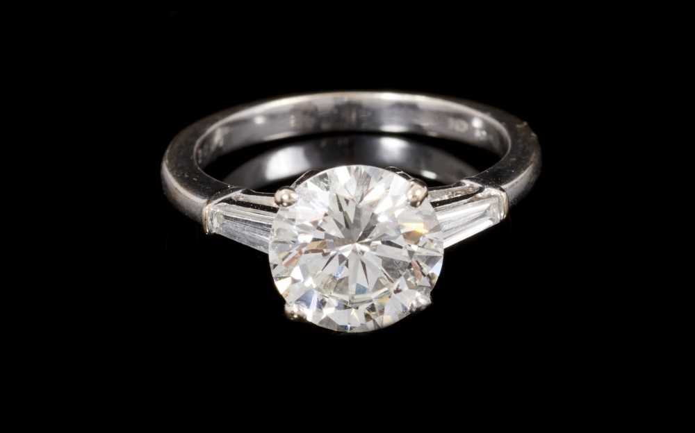 Lot 465 - Fine diamond single stone ring with a brilliant cut diamond estimated to weigh approximately 2.95-3cts