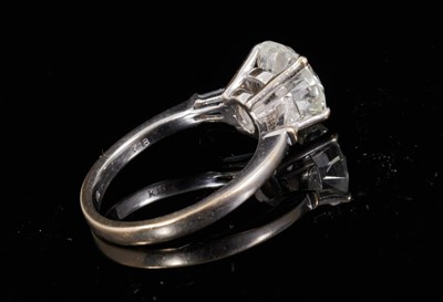 Lot 465 - Fine diamond single stone ring with a brilliant cut diamond estimated to weigh approximately 2.95-3cts