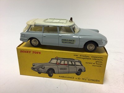 Lot 2050 - Dinky French Issue Ambulance ID 19 Citroen No 556, boxed