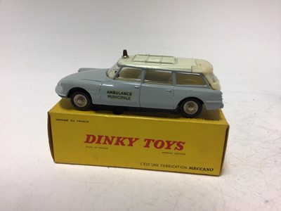 Lot 2050 - Dinky French Issue Ambulance ID 19 Citroen No 556, boxed