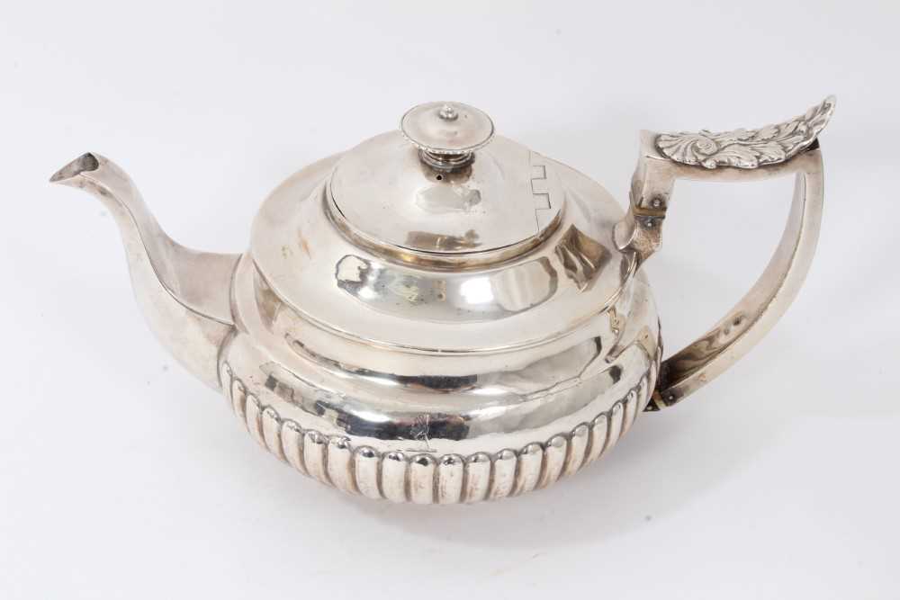 Lot 211 - George III silver teapot